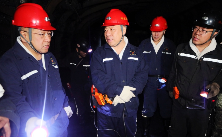 張秉德到鳥(niǎo)山礦調(diào)研檢查工作